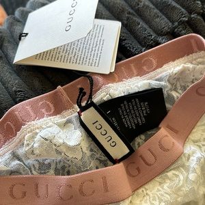 Gucci Metallic Floral Lace Socks in Ivory / Cream (S) Pink Band